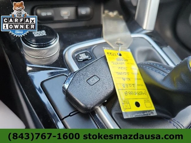 Used 2023 White Kia S image 36