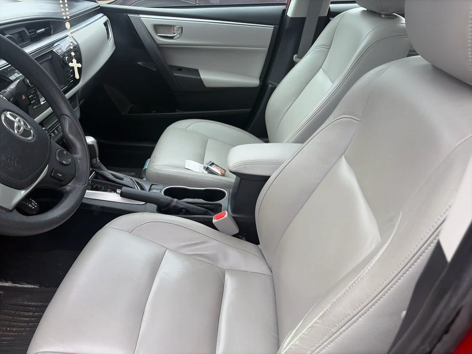 Used 2015 Barcelona Red Metallic Toyota LE Plus image 4