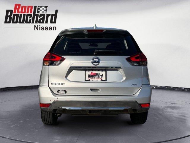 Used 2017 Silver Nissan S image 3