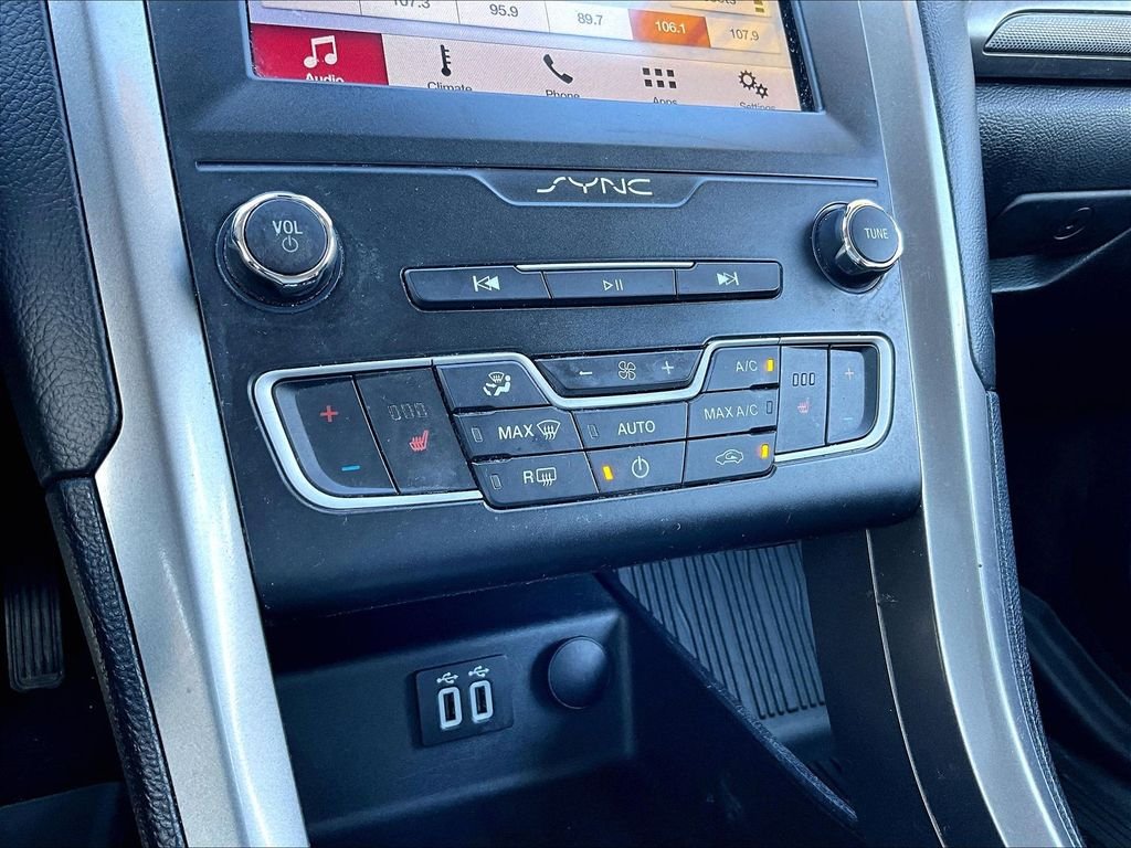 Used 2019 White Ford SE image 26