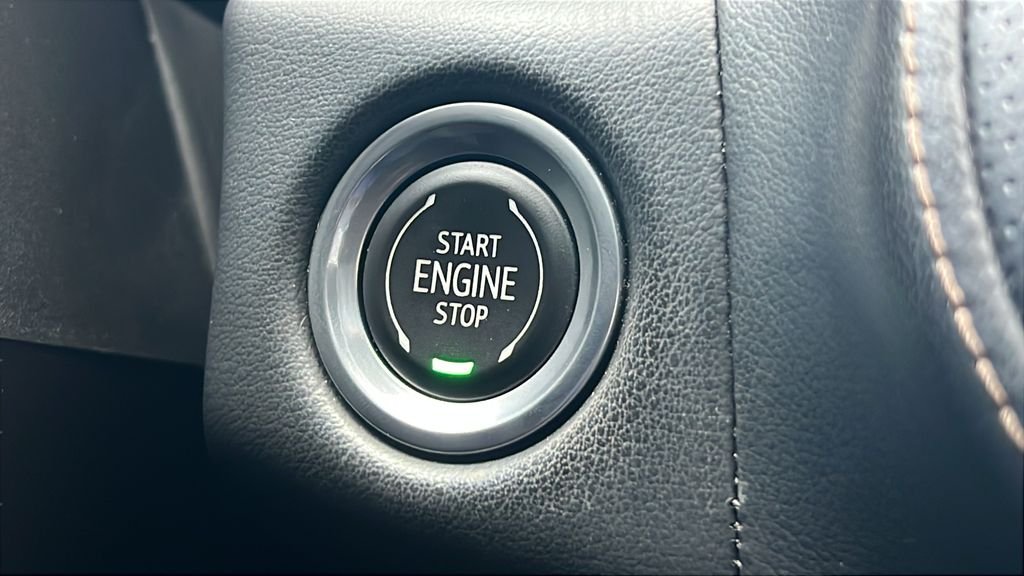 Used 2021 White GMC AT4 image 24