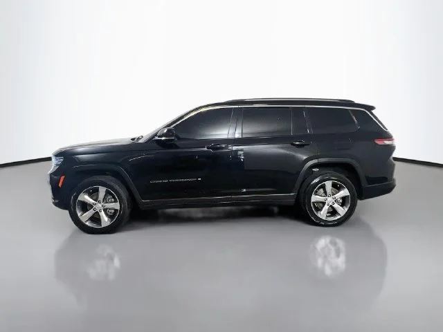 Used 2021 Diamond Black Jeep Limited image 6