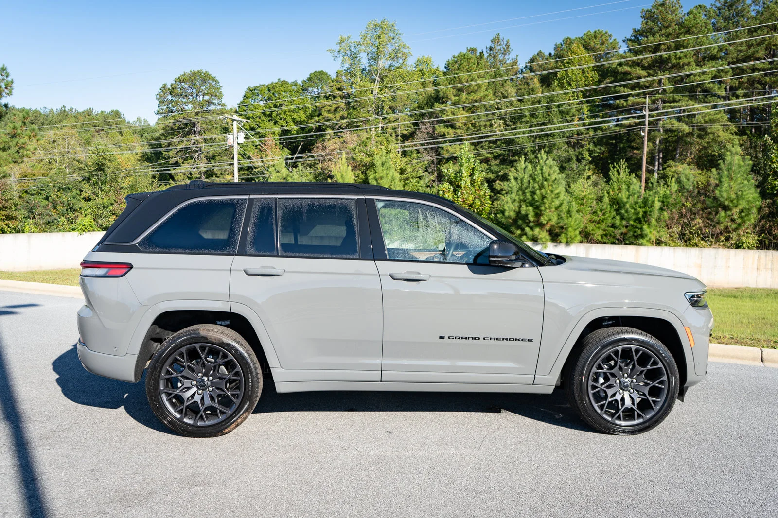 New 2027 Sting-Gray Clear-Coat Paint Jeep Summit image 20