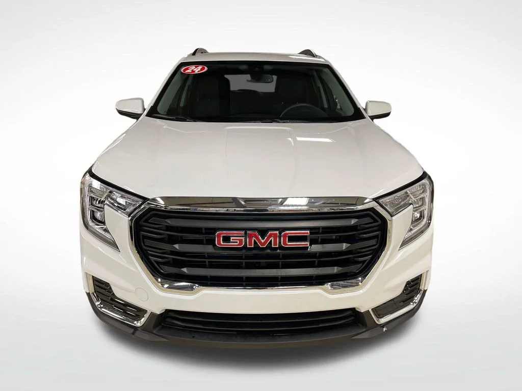 Used 2024 White GMC SLE image 9