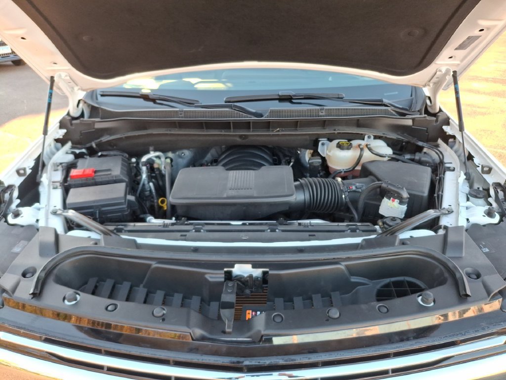 2025 Chevrolet Suburban LT - Photo 17
