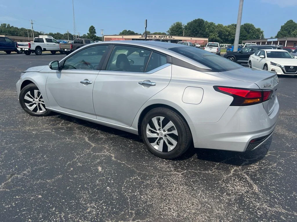 Used 2023 Brilliant Silver Metallic Nissan 2.5 S image 5