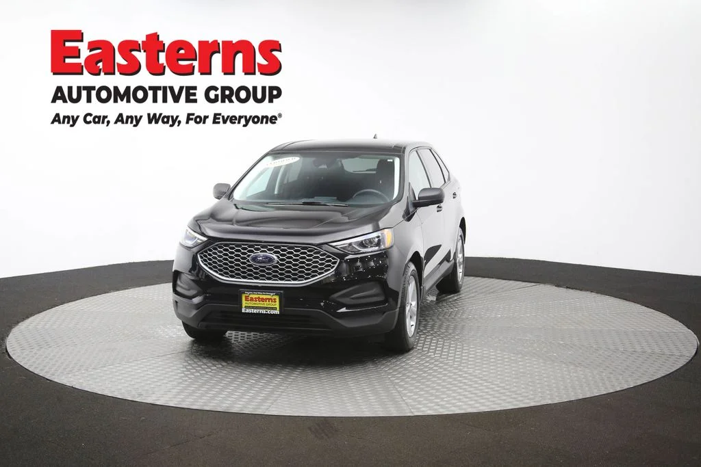 Used 2023 Black Ford SE image 52