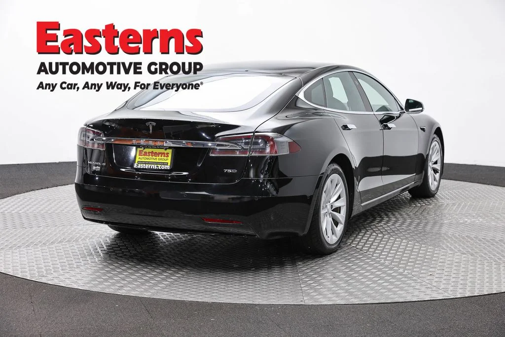 Used 2018 Black Tesla 75D image 5