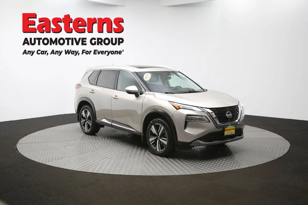 Used 2022 Silver Nissan SL image 47
