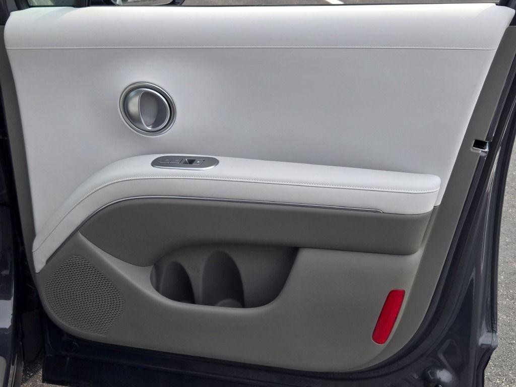 New 2026 Gray Pearl Hyundai SEL 8P image 5