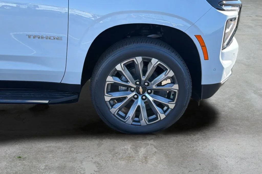New 2026 Polar White Tricoat Chevrolet High Country image 9