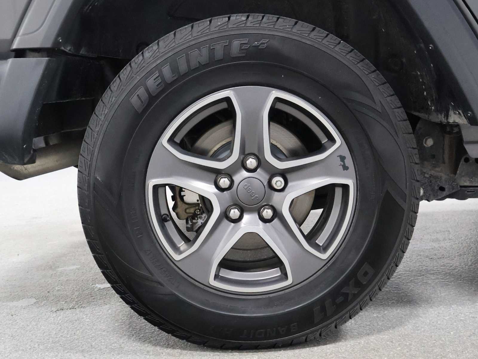 Used 2018 Granite Crystal Metallic Clearcoat Jeep Sport S image 33