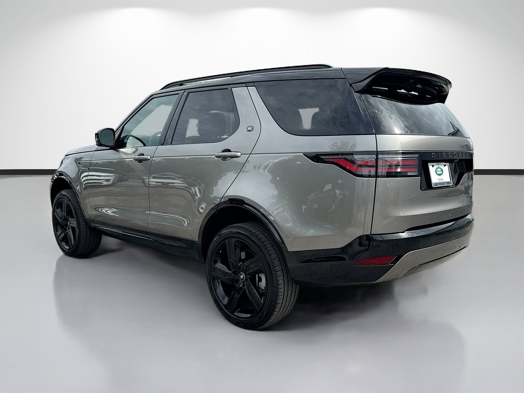 Certified Used 2025 Silver Land Rover Dynamic SE image 3
