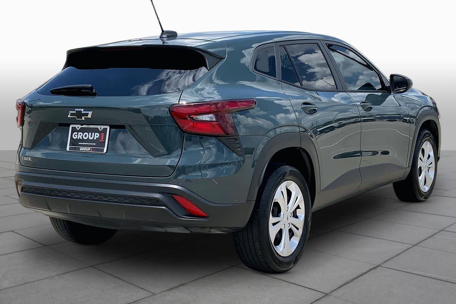 2025 Chevrolet Trax LS - Photo 13