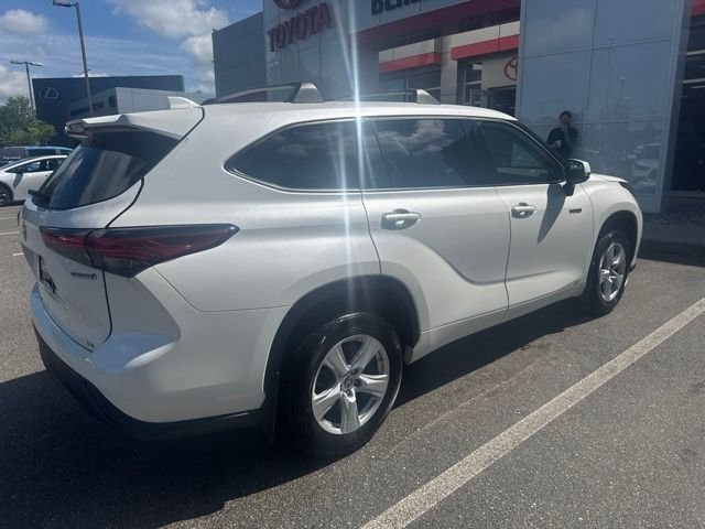 Used 2021 White Toyota LE image 4