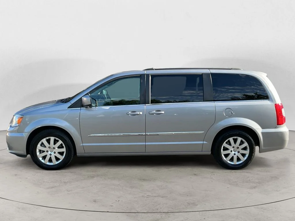 Used 2016 Silver Chrysler Touring image 8