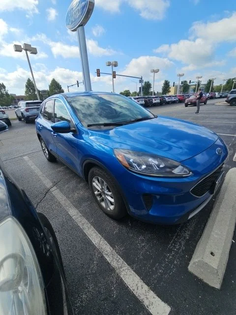 Used 2020 Blue Ford SE image 2