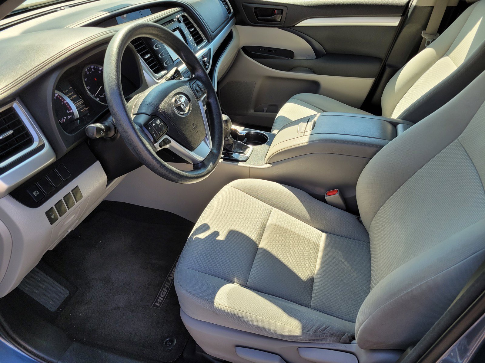Used 2017  Toyota LE image 15