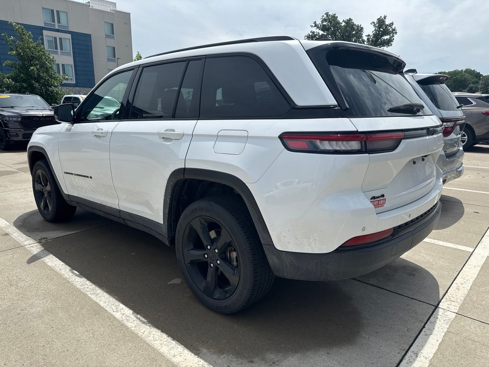 Certified Used 2023 White/off-white Jeep Altitude X image 3