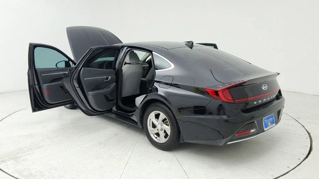 Used 2021 Black Hyundai SE image 11