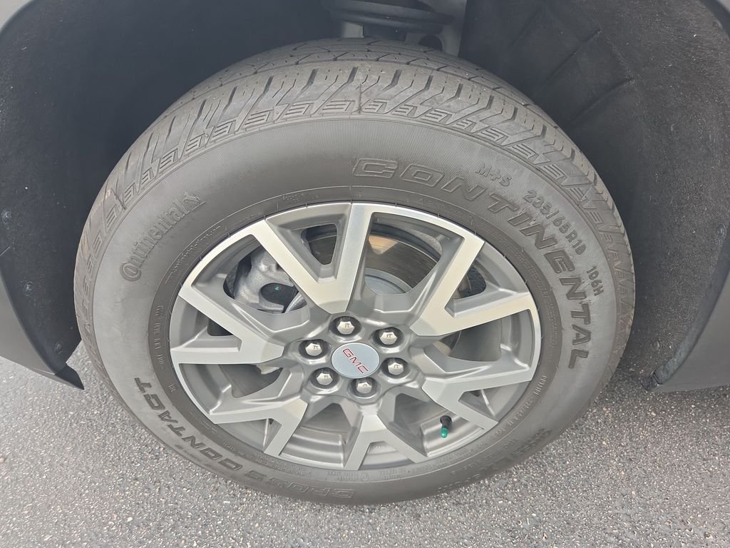 Used 2023 White GMC SLE image 32