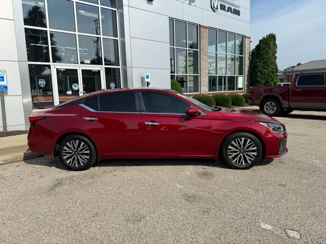Used 2024 Red Nissan 2.5 SV image 8