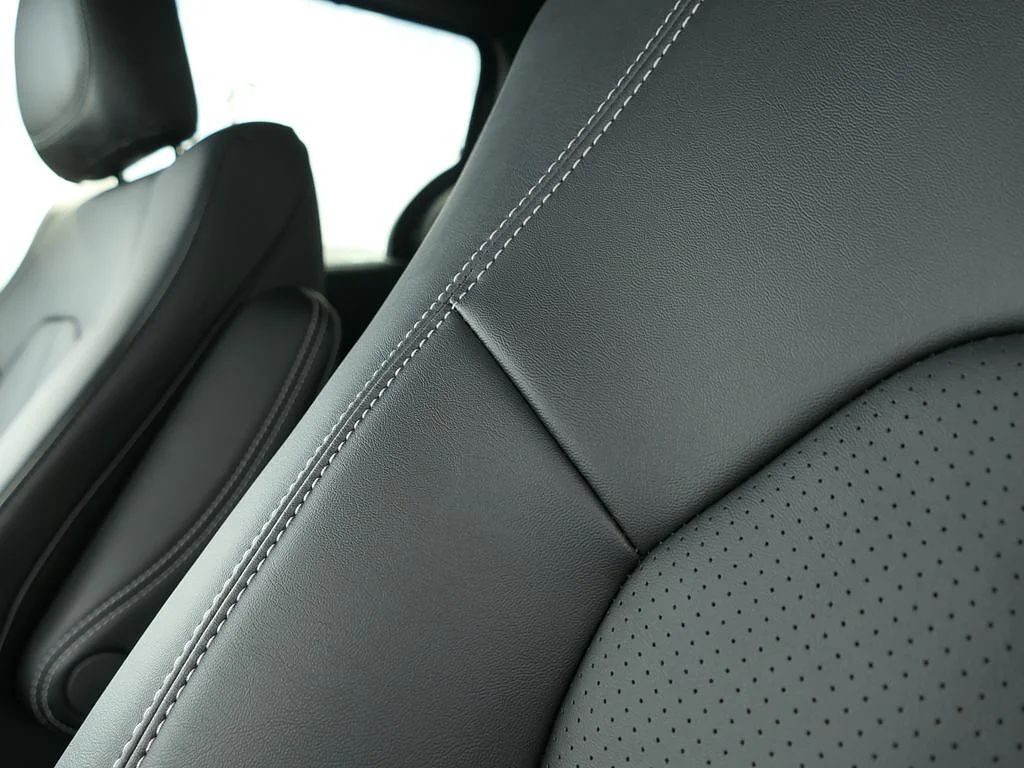 New 2026 Diamond Black Crystal Pearl Coat Chrysler Select image 9
