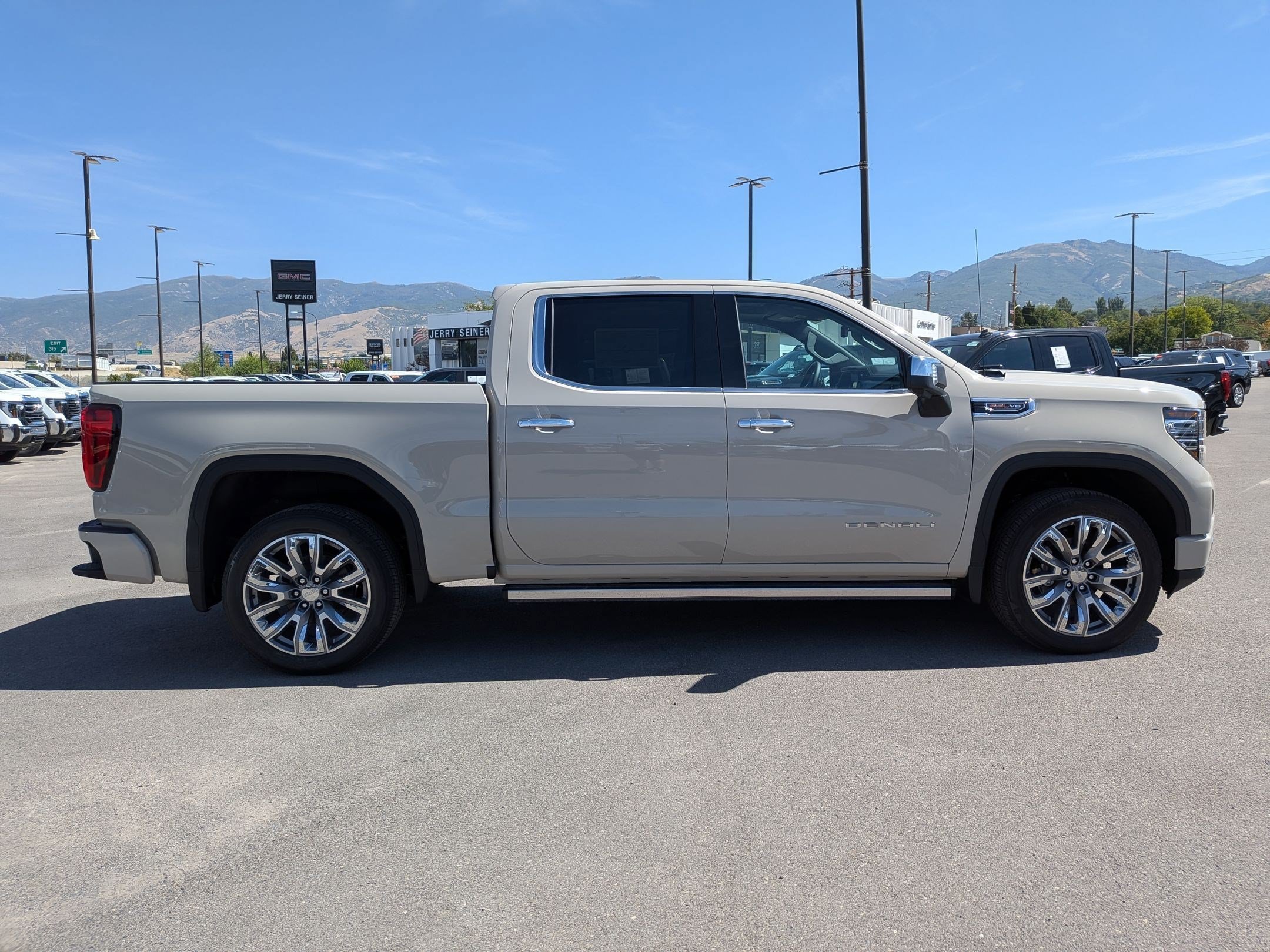 2026 GMC Sierra 1500 Denali - Photo 10
