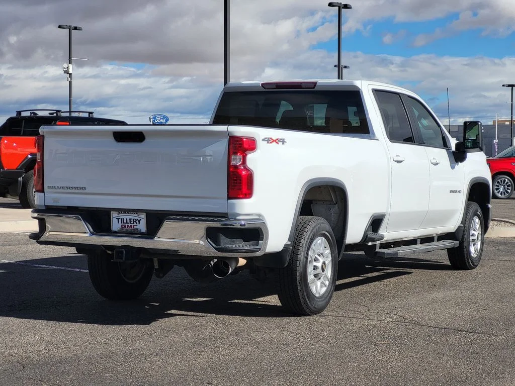 Used 2024 Summit White Chevrolet LT image 7