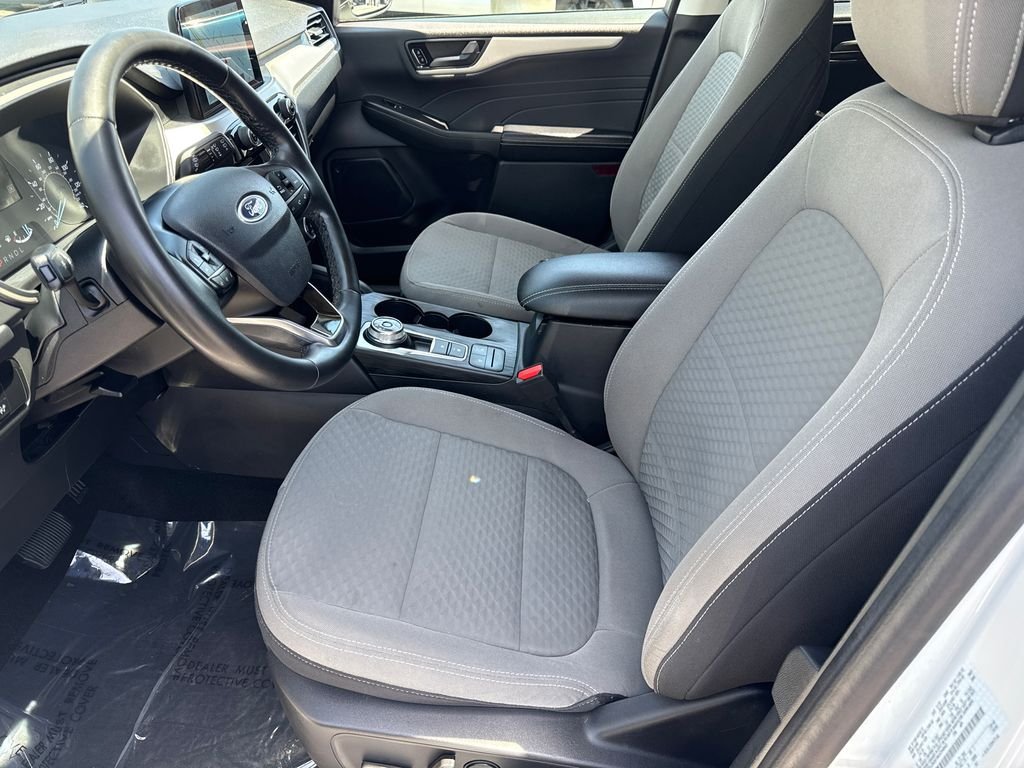 Used 2022 White Ford SE image 21