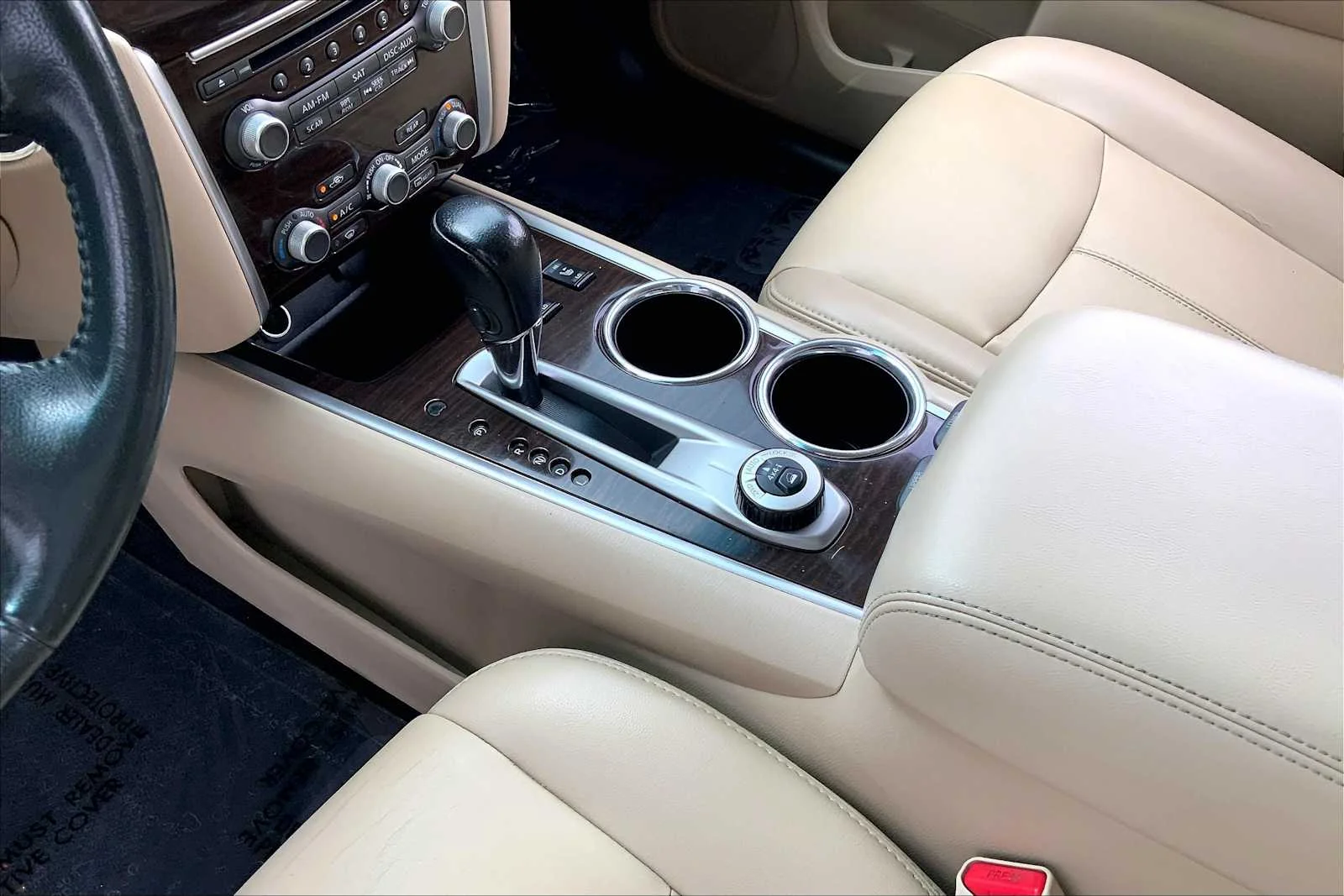 Used 2016 Pearl White Nissan SL image 16