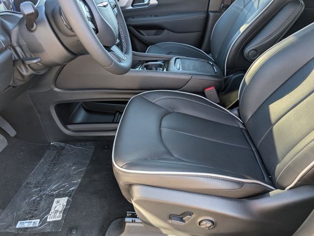 2026 Chrysler Pacifica Limited - Photo 14