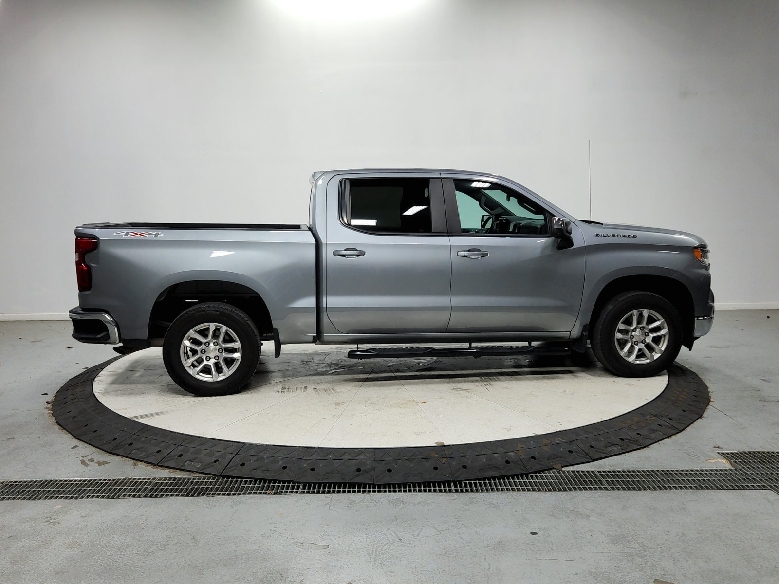 Used 2023 Gray Chevrolet LT image 9