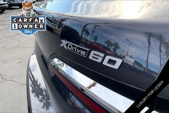 Used 2023 Gray BMW xDrive60 image 7