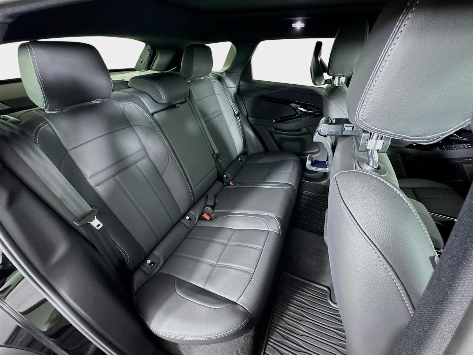 Used 2026 Santorini Black Land Rover Hoxton Edition image 29