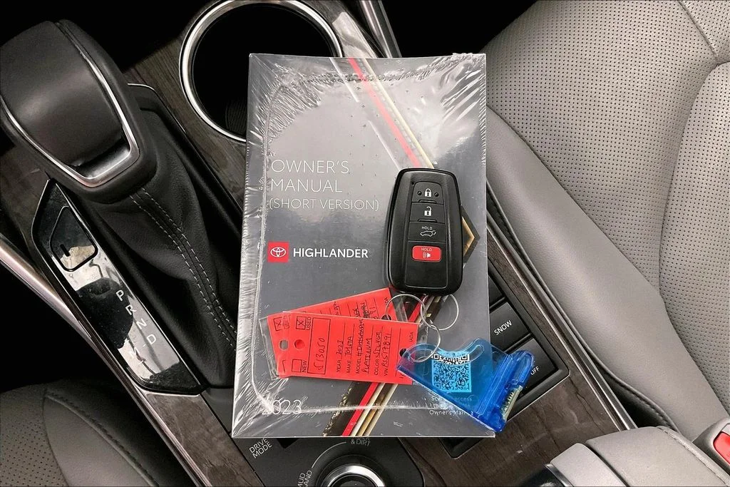 Certified Used 2023 Silver Toyota Platinum image 15