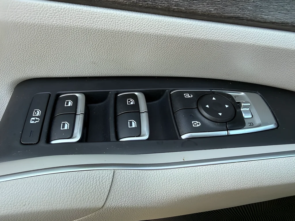 Used 2022 Gray Kia EX image 25