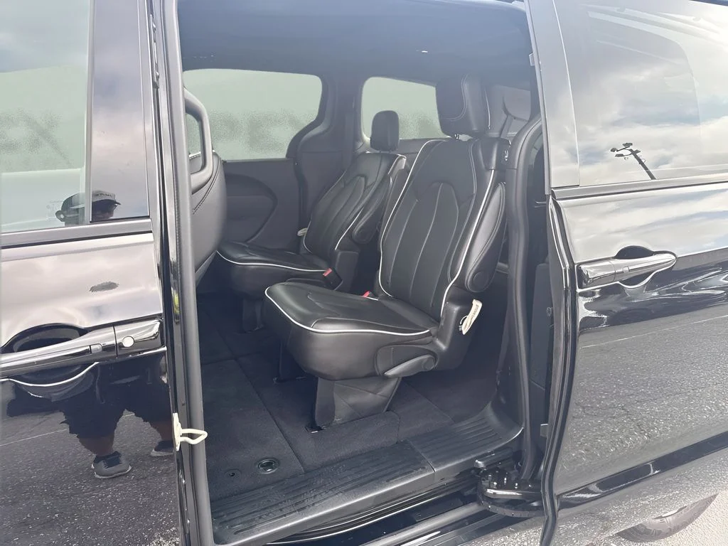 Used 2025 Black Chrysler Limited image 24