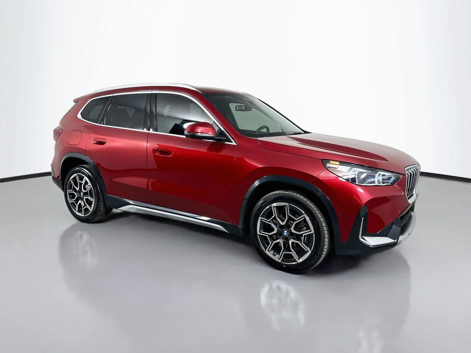 Used 2026 Vegas Red Metallic BMW xDrive28i image 3