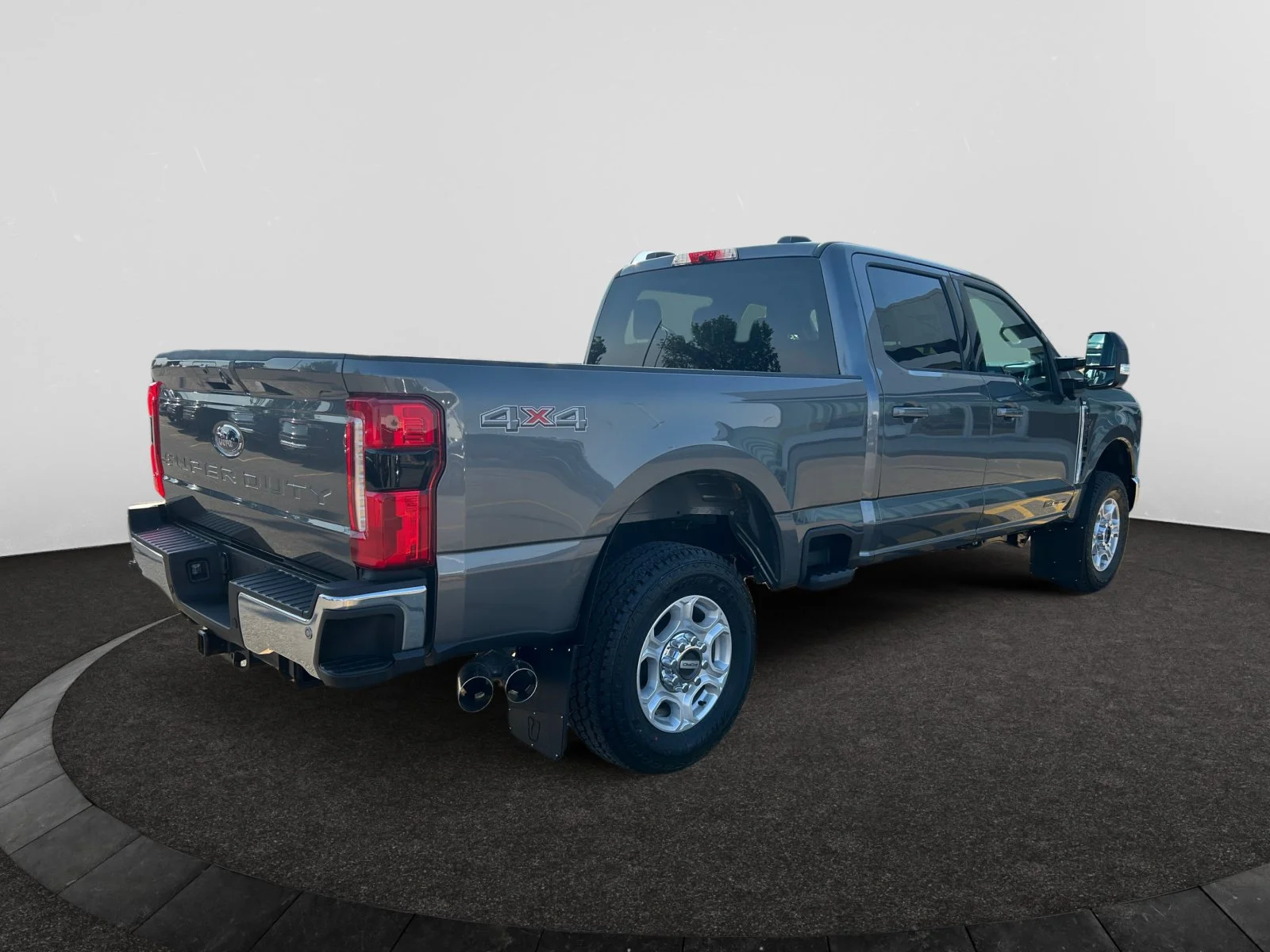 New 2026 Carbonized Grey Metallic Ford XLT image 5