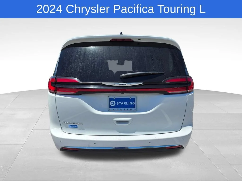 Used 2024  Chrysler Touring L image 8