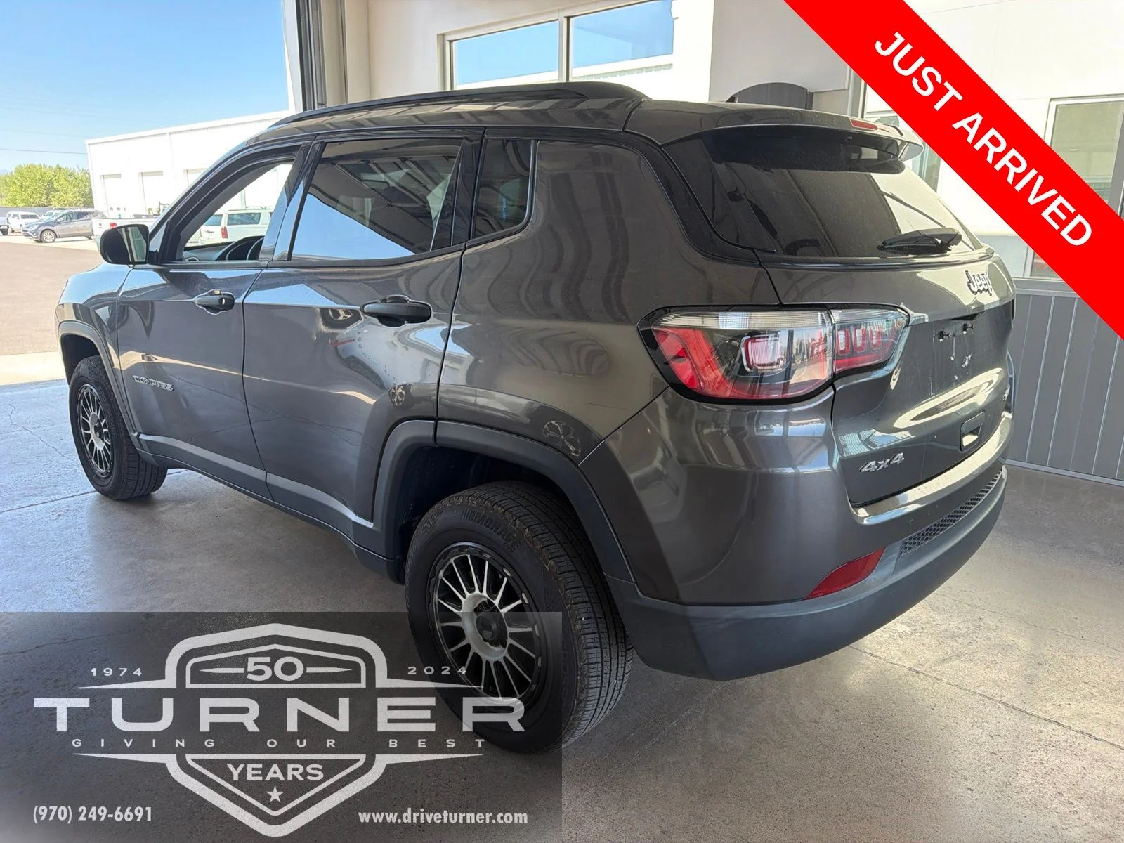 Used 2018 Gray Jeep Sport image 3
