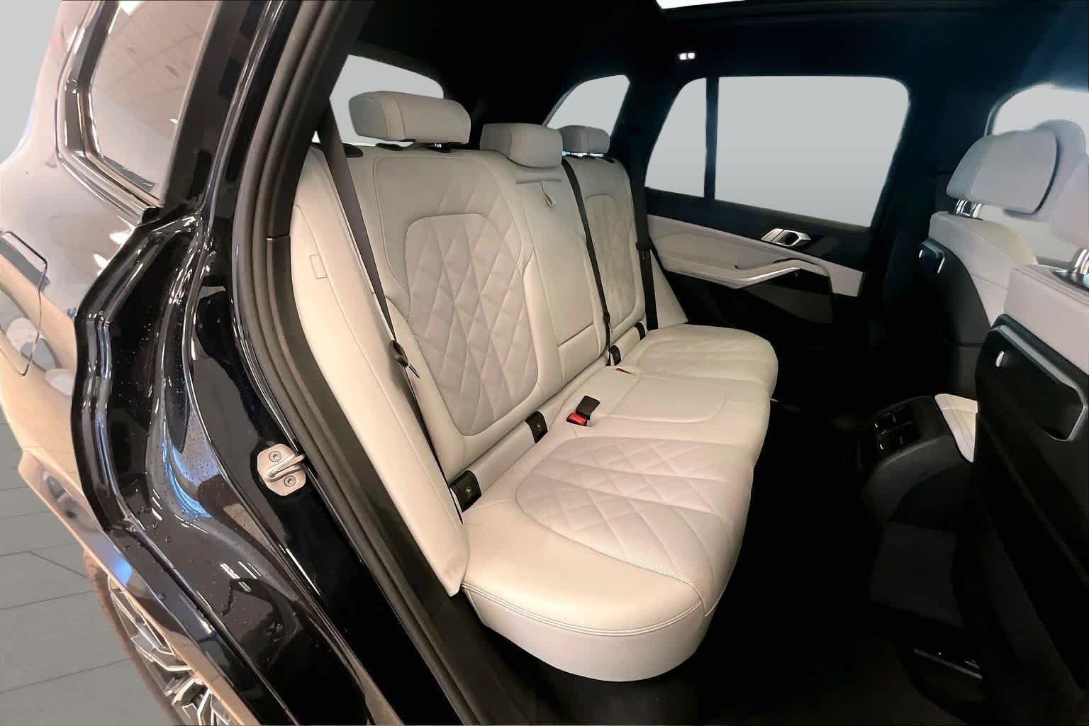 Used 2026 Carbon Black Metallic BMW xDrive40i image 19