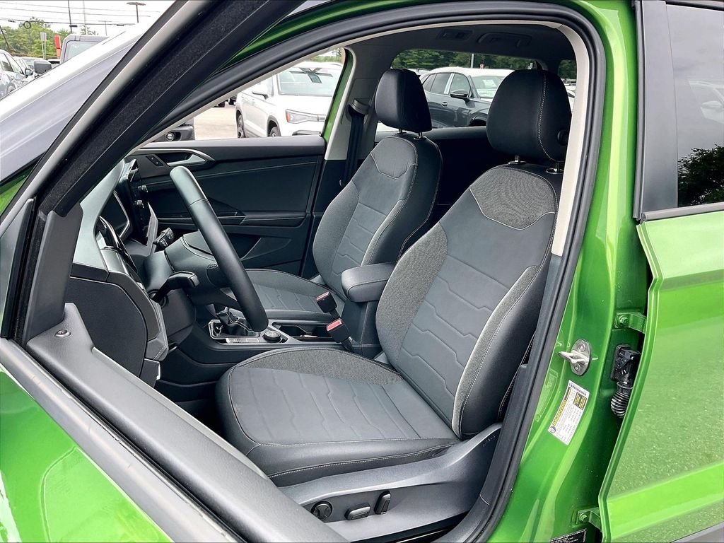Used 2025 Bright Moss Green Metallic/Deep Black Roof Volkswagen 1.5T SE Black image 9