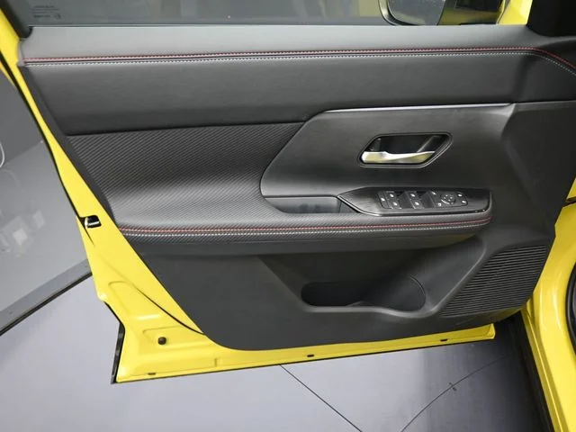 New 2025 Two-tone Yuzu Yellow Metallic / Super Black Nissan SR image 9