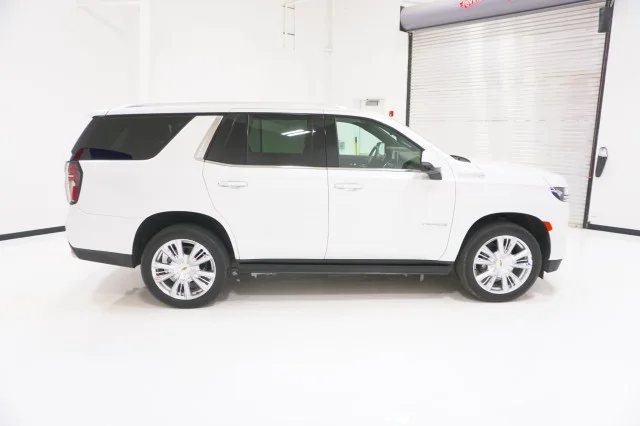 Used 2023 ORODESCENT_PEAR Chevrolet High Country image 4