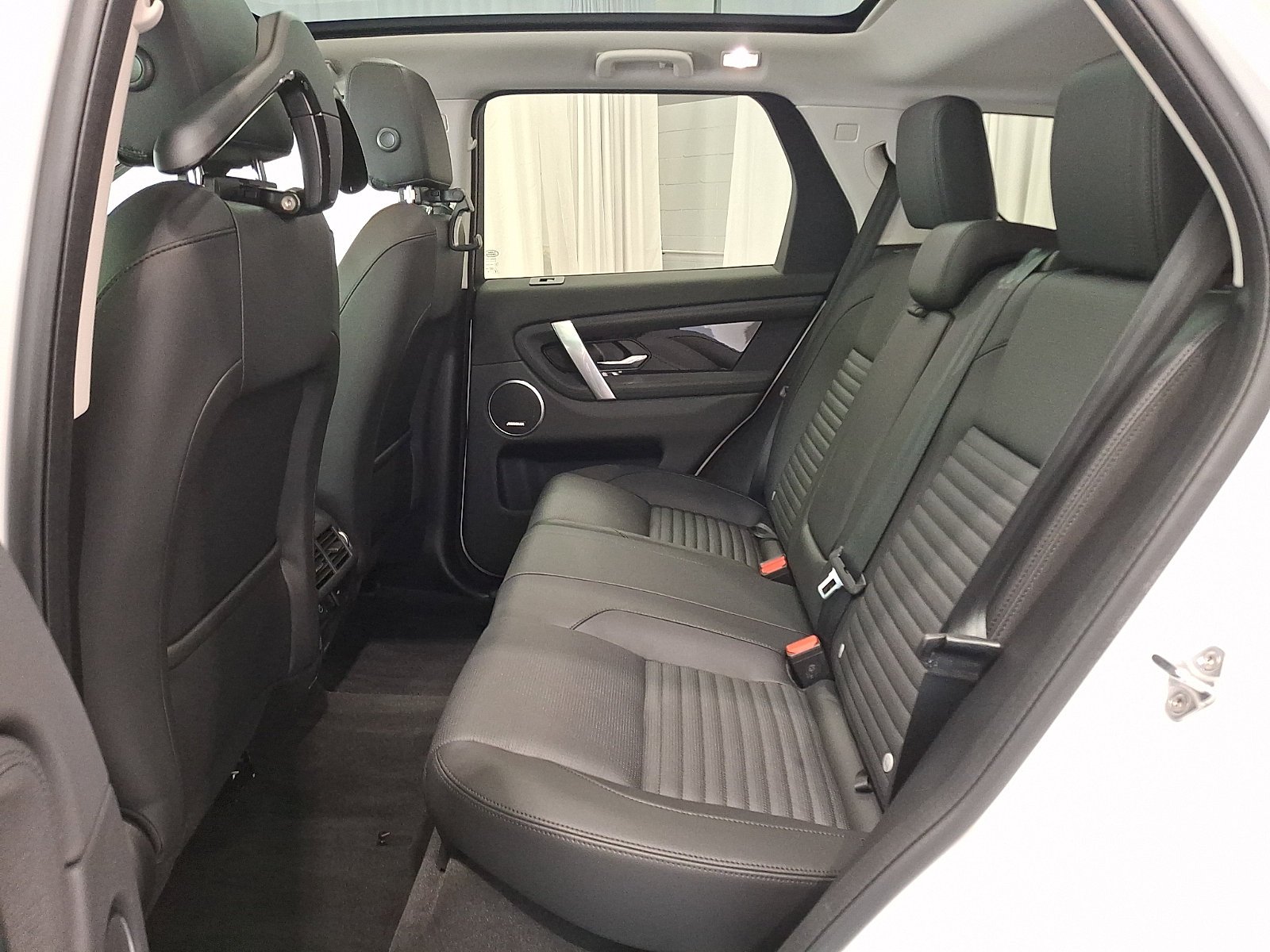 Certified Used 2025 Fuji White Land Rover  image 9