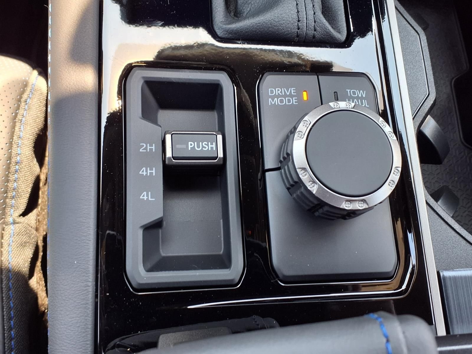 New 2026 Wind Chill Pearl <sup>1</sup> Toyota  Platinum image 10