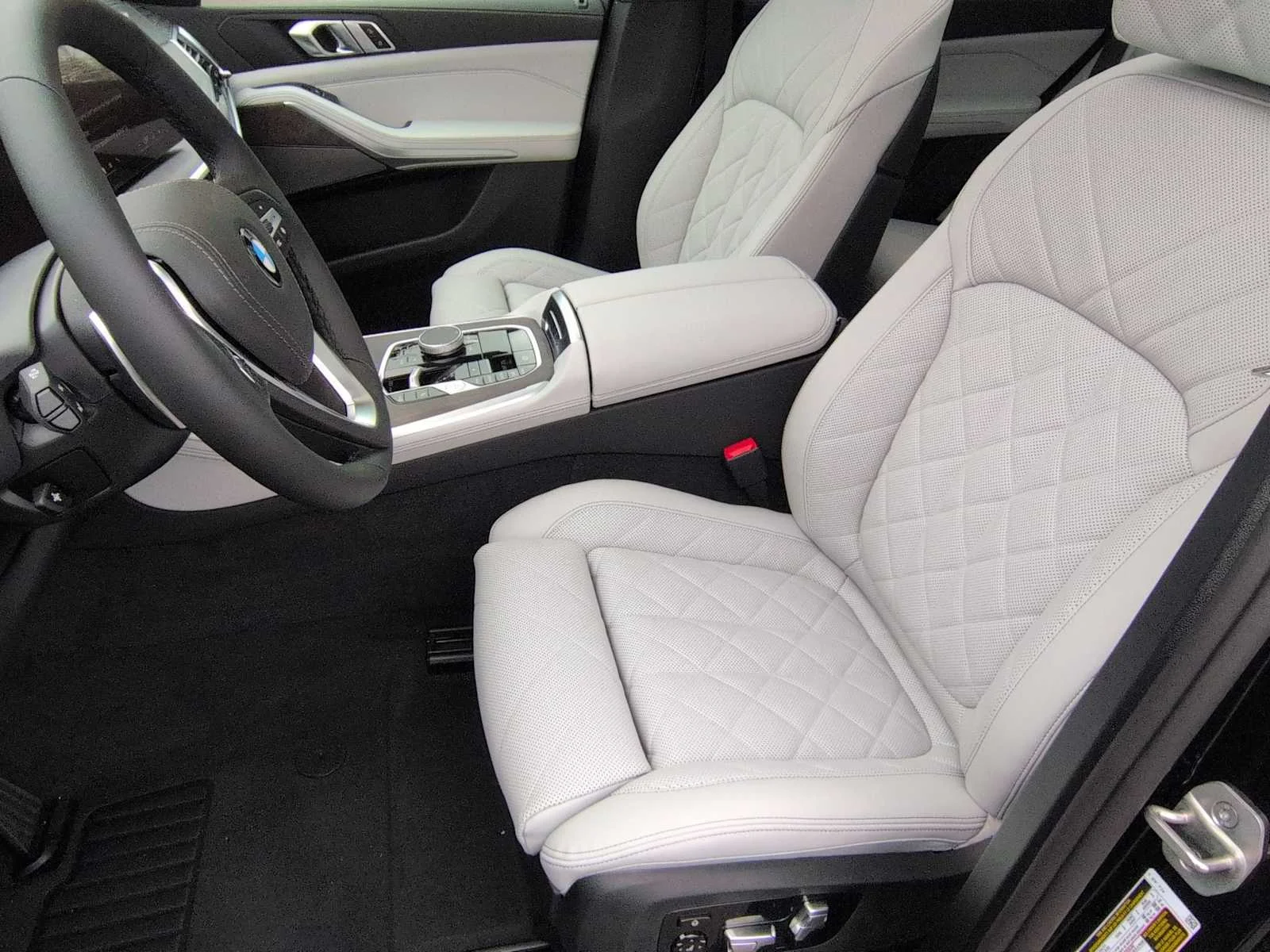 New 2026 Black Sapphire Metallic BMW xDrive40i image 22