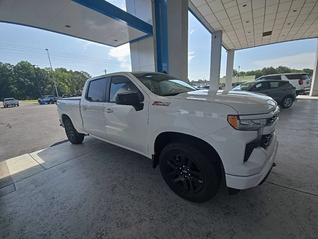 Used 2026 Summit White Chevrolet RST image 6